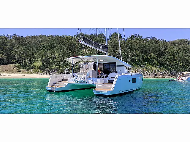 Lagoon 42 - [External image]