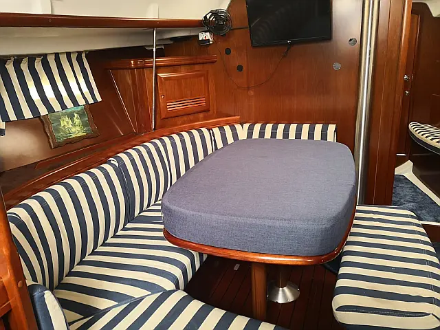 Beneteau 393 - [Internal image]