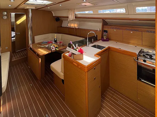 Sun Odyssey 42 i Performance - [Internal image]