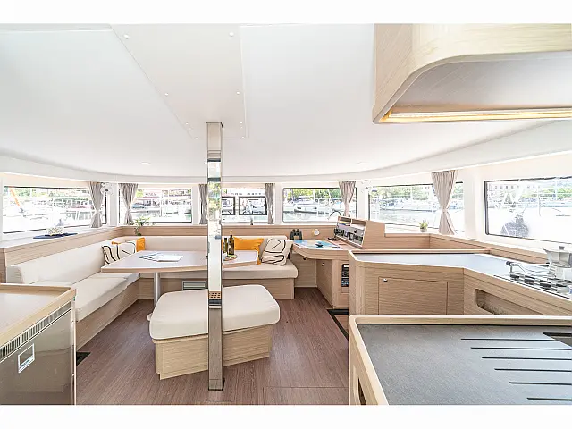 Lagoon 42 A/C & GEN & WM - [Internal image]