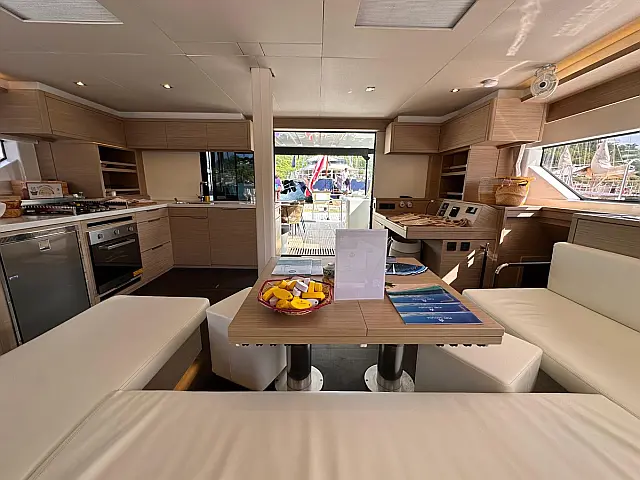 Lagoon 55 (5 cab) - [Internal image]