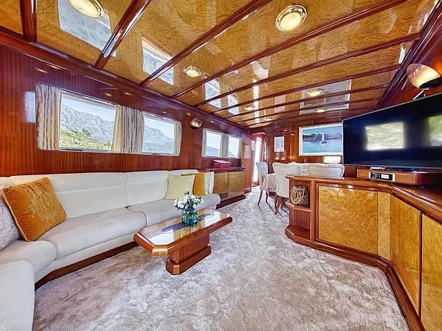 Motoryacht - [Internal image]