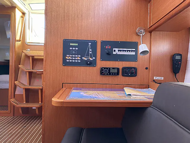 Bavaria 37 Cruiser - [Internal image]