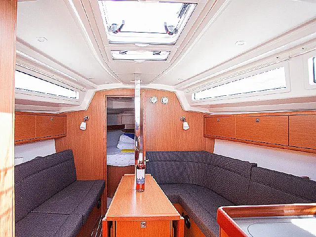 Bavaria Cruiser 34 - [Internal image]