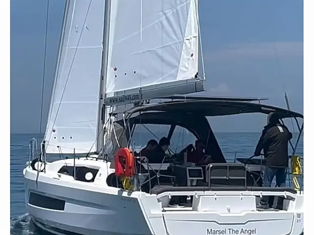 Dufour 37/3.cabin - [External image]