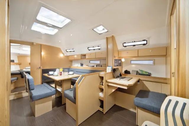 Bavaria 40 BT '13 - [Internal image]