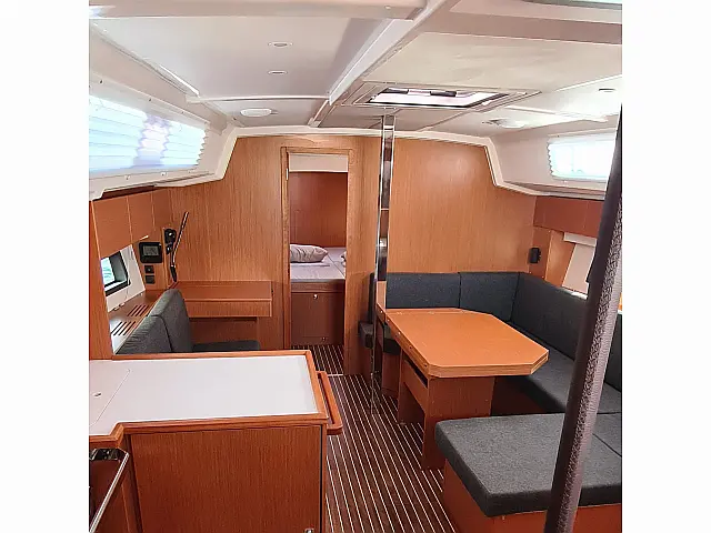 Bavaria  C42 - [Internal image]