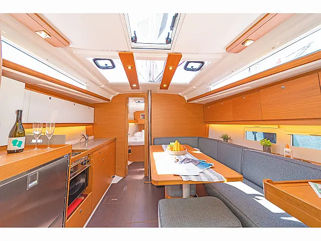 Dufour 390 - [Internal image]