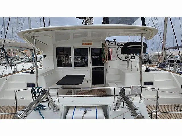 Lagoon 40 - [External image]