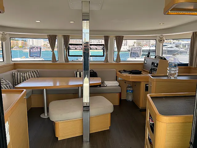 Lagoon 42 - [Internal image]