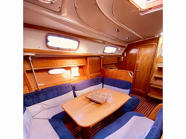 Bavaria 42 Cruiser - [Internal image]