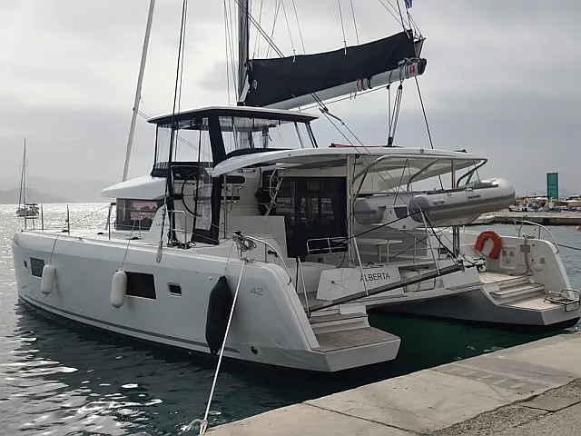 Lagoon 42 - [External image]