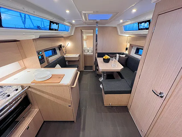 Bavaria C38 - [Internal image]