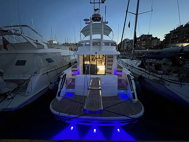 Fairline Squadron 52 - [External image]