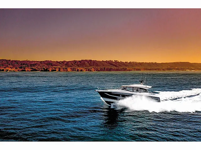 Prestige 420 S - [External image]