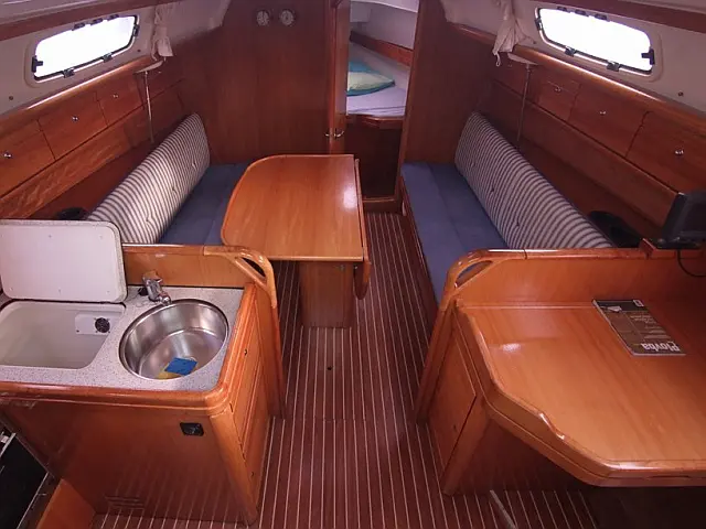 Bavaria 30 Cruiser - [Internal image]