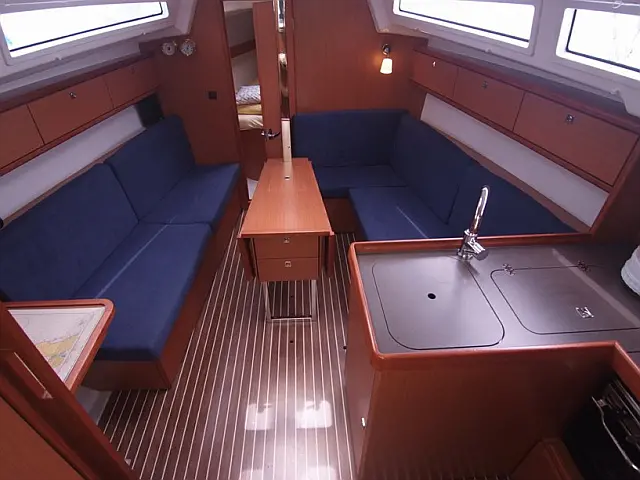 Bavaria Cruiser 33 - [Internal image]