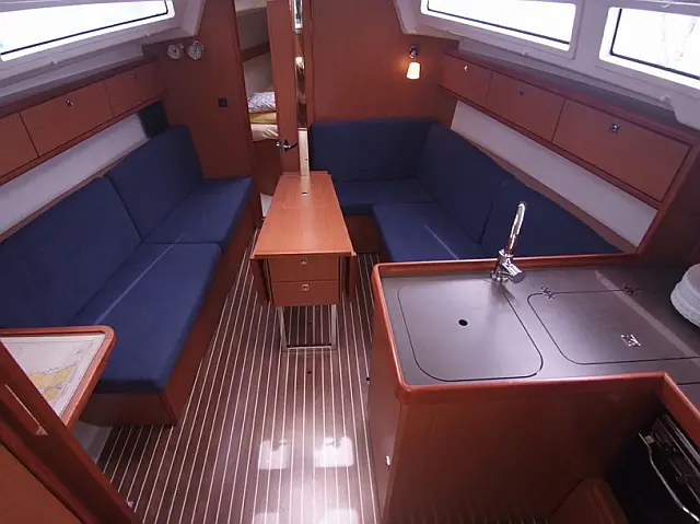 Bavaria Cruiser 33 - [Internal image]