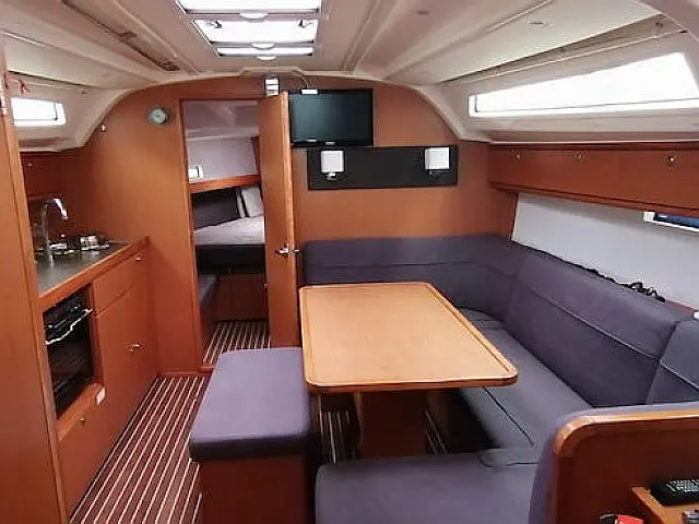 Bavaria Cruiser 41 - [Internal image]