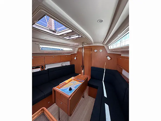 Bavaria Cruiser 34 - [Internal image]