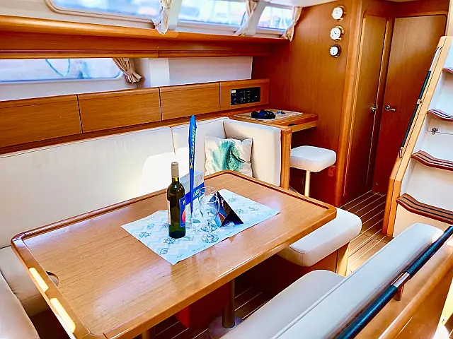 Sun Odyssey 49i - [Internal image]