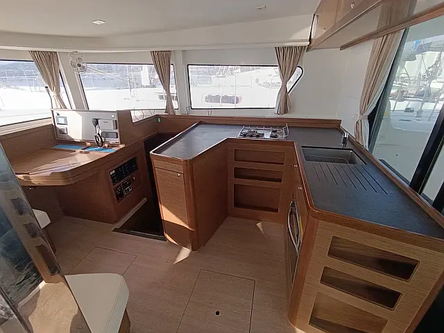 Lagoon 42 - [Internal image]