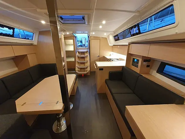 Bavaria C42 - [Internal image]