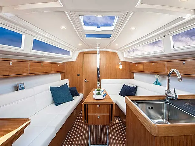 Bavaria 33 Cruiser - [Internal image]