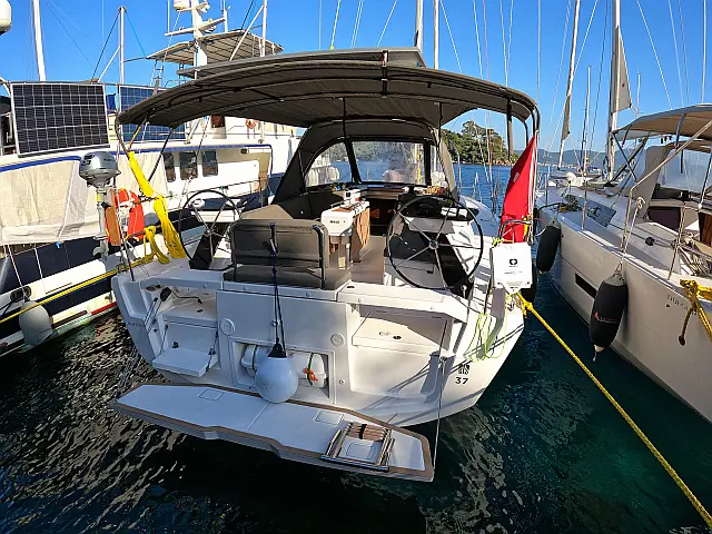 Dufour 37 - [External image]