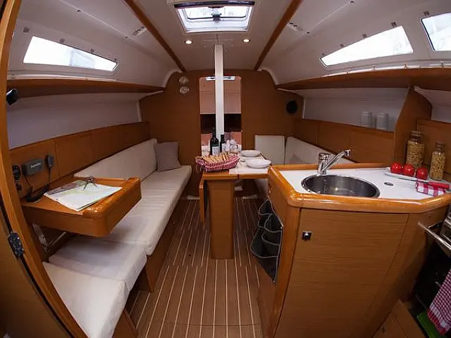Jeanneau Sun Odyssey 33i - [Internal image]