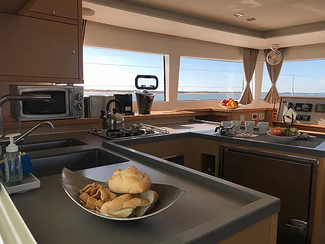 Lagoon 450 Fly Owner Version - [Internal image]