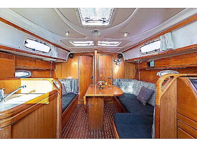 Bavaria 37 Cruiser - [Internal image]