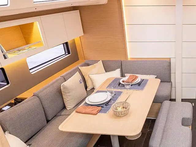 Moorings 41.3 - [Internal image]