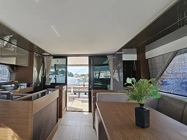 Prestige M48 - [Internal image]