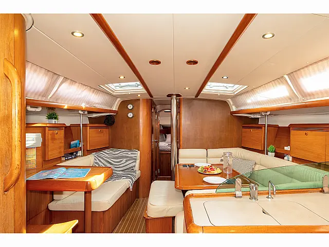Sun Odyssey 43  - [Internal image]