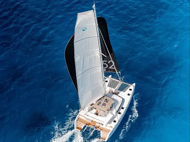 Lagoon 52F - [External image]