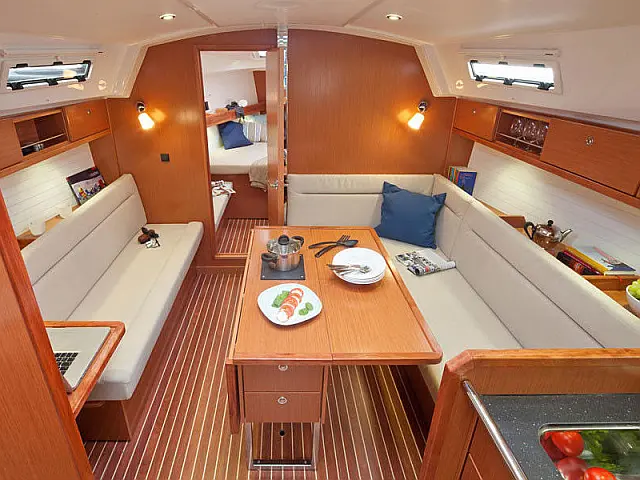 Bavaria Cruiser 36 - [Internal image]