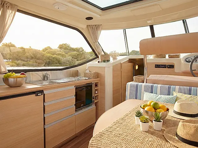 Nicols Sedan Primo - [Internal image]