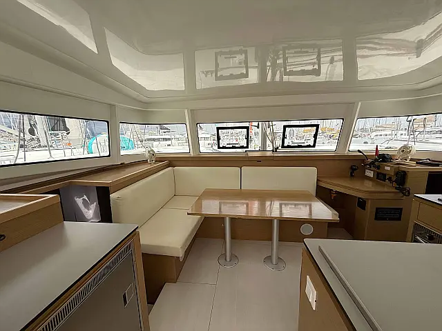Excess 11 (6 cab.) - [Internal image]