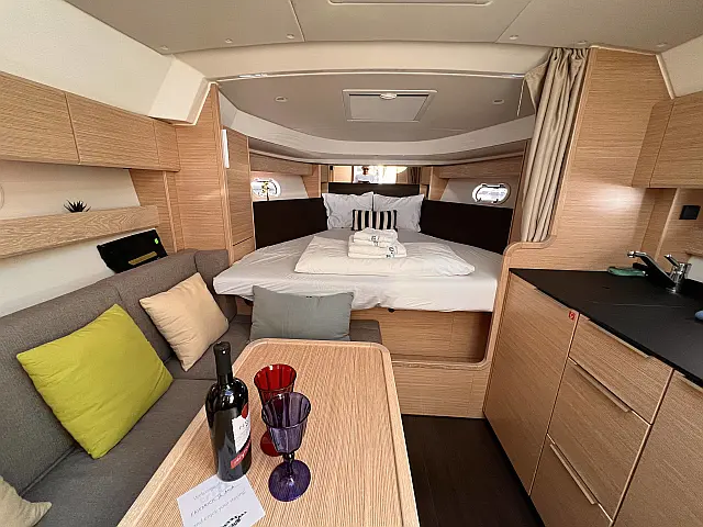 Bavaria S33 HT - [Internal image]