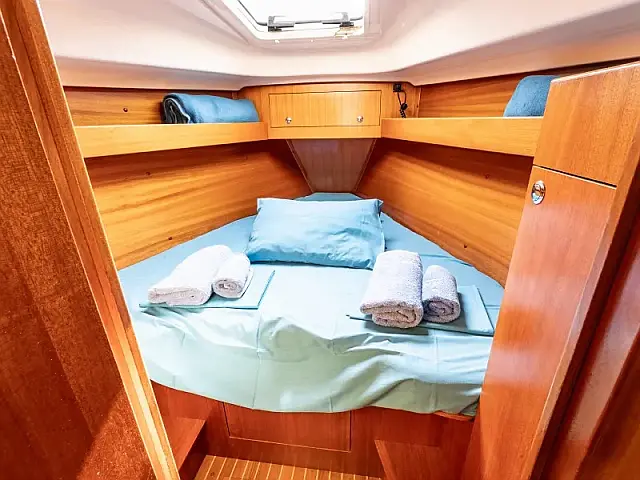 Elan 34 - [Internal image]