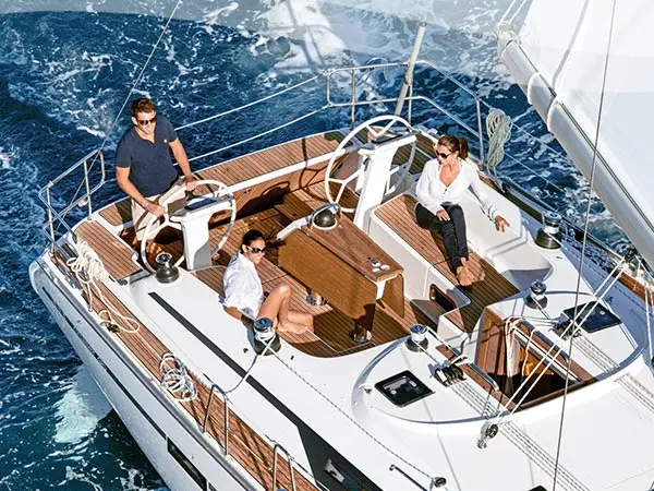 Mit Skipper, Crew oder Bareboat?